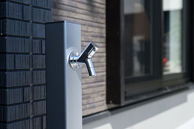 外には水道スペースを管理♪車の洗車時に役立ったりペットの散歩後の洗い場にしたりと便利です♪