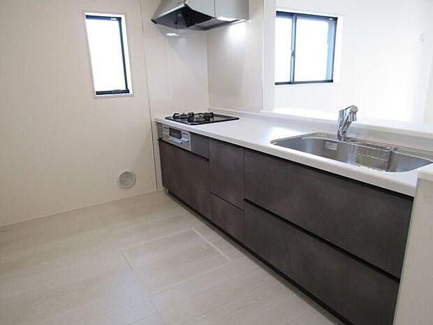 フルスライド式で奥まで隙間なく収納できます！