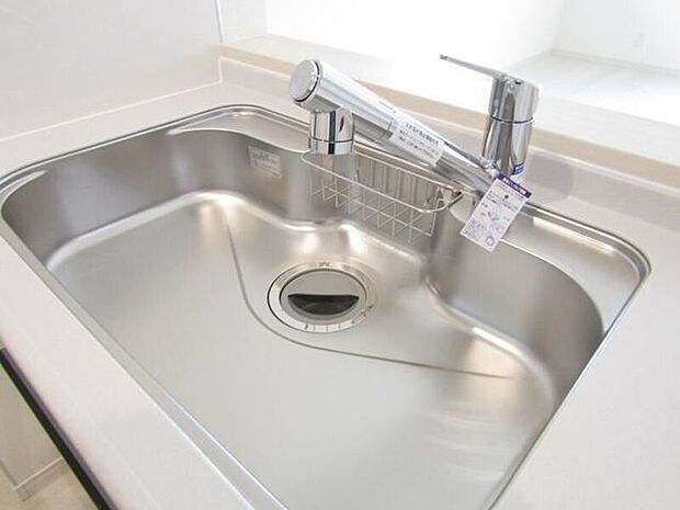 浄水器内蔵の水栓で、毎日の料理や飲み水もよりおいしく、快適に。