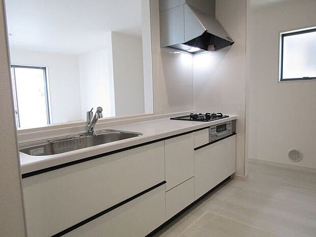 フルスライド式で奥まで隙間なく収納できます！