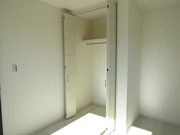 全ての居室に収納スペースを完備。各部屋でしっかり整理整頓ができ、快適でスッキリとした住空間を実現します。