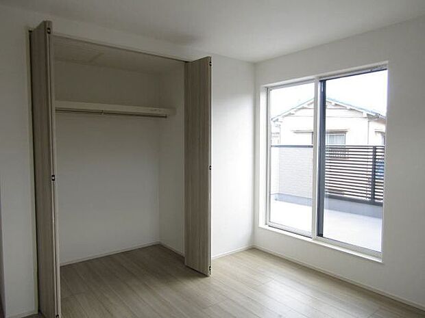 すべての居室に収納スペースがあるので、お家の中をすっきり整理できます