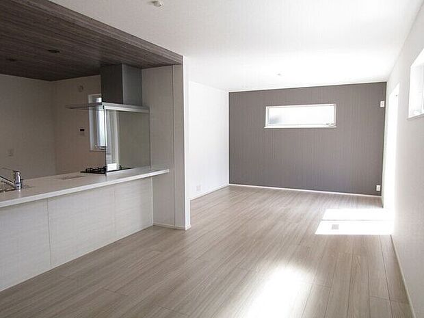 家族みんなが集まるリビングダイニングは挨拶がしやすい・顔を合わせやすいリビング内階段を採用。