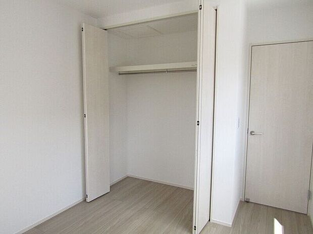 すべての居室に収納スペースがあるので、お家の中をすっきり整理できます