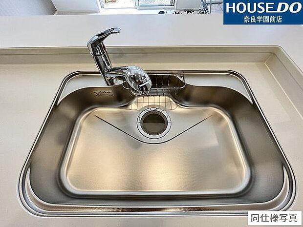 浄水器内蔵の水栓で、毎日の料理や飲み水もよりおいしく、快適に。