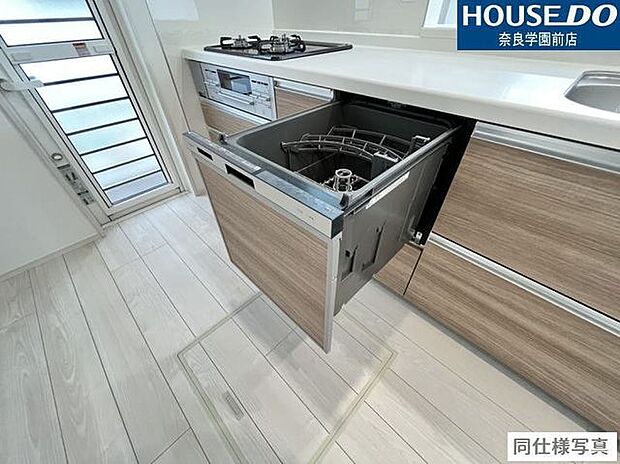 食洗機付きで、毎日の後片付けがスムーズに。家事の負担を大幅に軽減します。