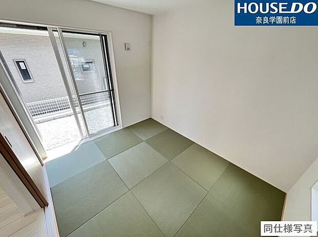 リビング横にある和室は、客間やキッズスペースとしても使える便利な空間です。