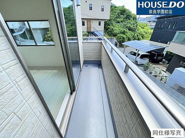 広々バルコニーはお布団などの大きな洗濯ものもまとめて干せますね