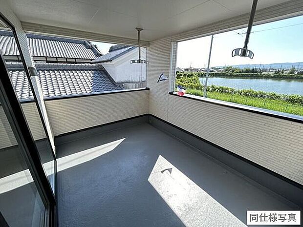 屋根付きインナーバルコニーで天候を気にせず洗濯物が干せます