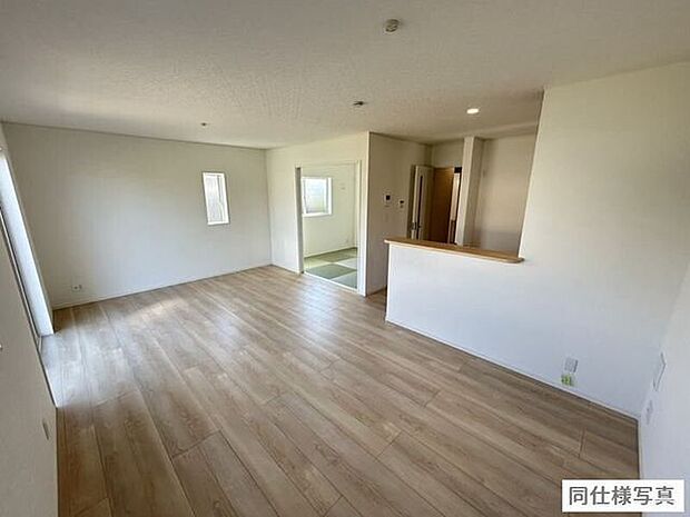 対面式キッチンなので、家事をしながらダイニングやリビングにいる家族とも会話がはずみますね。