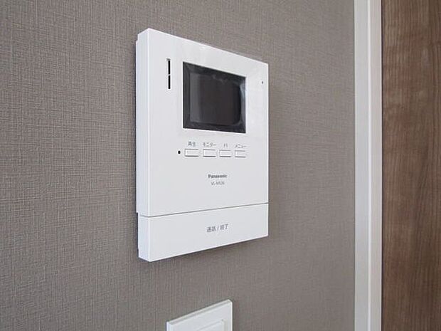 小さなお子さまやお年寄りだけの留守番時も、訪問者をしっかりチェックできて安心です。