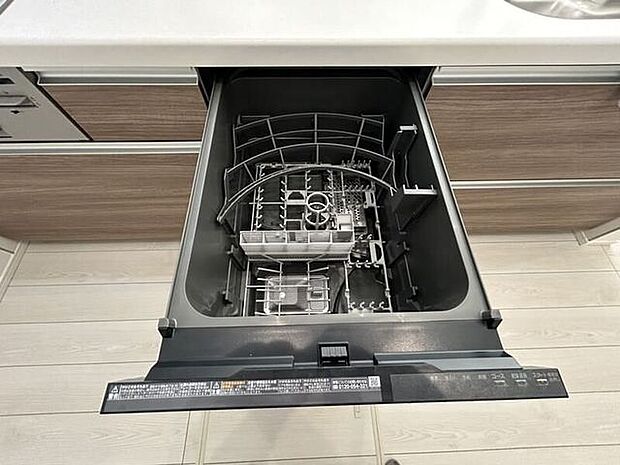 食洗機付きで、毎日の後片付けがスムーズに。家事の負担を大幅に軽減します。