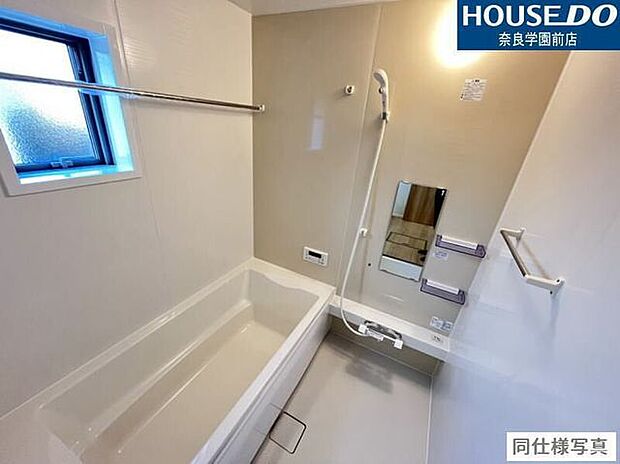 ゆったりと足を伸ばせる浴槽で、一日の疲れをしっかりリフレッシュ。快適なバスタイムを楽しめます。