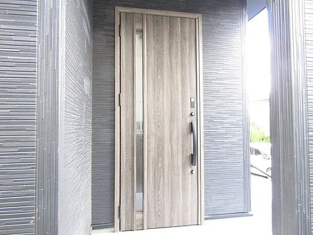 荷物が多い時や手がふさがっている時でも便利。スマートキーでラクラク出入りができます。