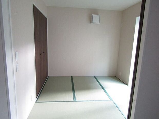 リビングから繋がる和室は子供の遊び場や家事スペースとして大活躍