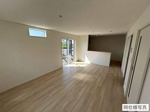 キッチンからダイニング、リビング全体を見渡せるので、調理をしながら、家族との会話も楽しめます。