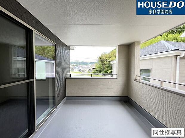 雨の日でも安心して洗濯物が干せる、屋根付きのインナーバルコニー。