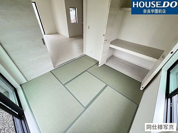 和室には、布団や季節物の収納に便利な押入れを完備。奥行きがあり、たっぷり収納できるため、お部屋をすっきりと保てます。