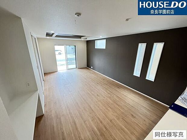 広々リビングは、家族が集い、ゆったりくつろげる理想の空間。明るく開放的で毎日が心地よく過ごせます。