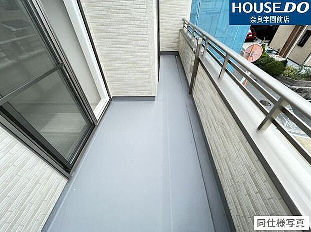 南向きバルコニーで日当たり良好。洗濯や布団干しに便利です。