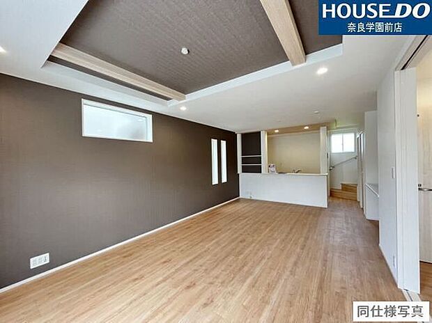 家族の会話が弾む、開放感ある対面式キッチン。料理中もリビングの様子が見えて安心です。