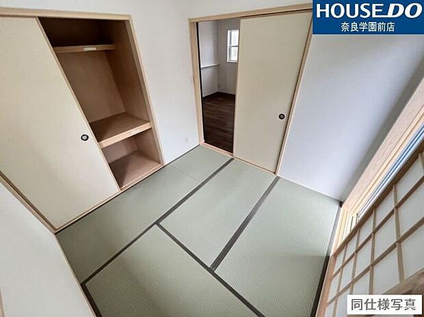 和室には広々とした押入れがあり、布団やお子様の荷物、季節の収納にも最適。暮らしの中で柔軟に使える収納スペースです。