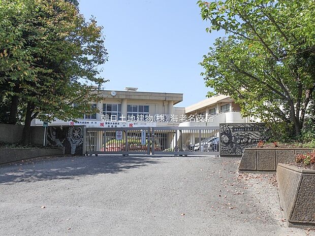 【海老名市立今泉中学校】　学校周辺は田園風景が広がっています。