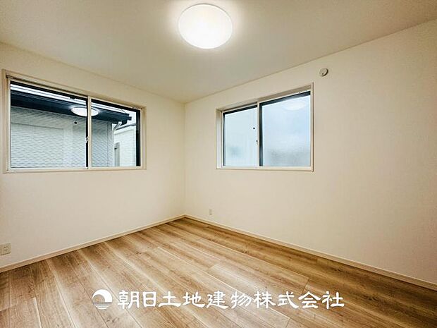 【洋室 (約6.9帖)】