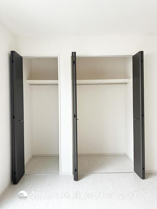 【クローゼット (寝室 約8帖)】