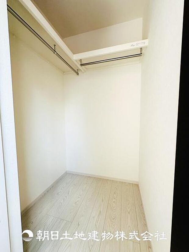 【ウォークインクローゼット (寝室 約6帖)】