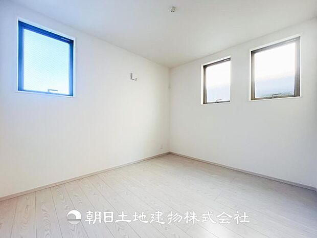 【洋室 (約5.7帖)】