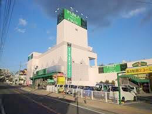 【フードワン　鶴巻店】　何より品揃えが豊富です。お菓子も紅茶等も、色々な種類、メーカーの物が置いてあり、ワクワクします。