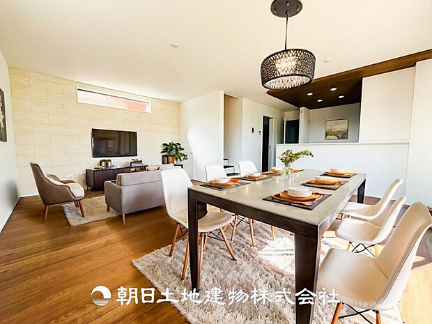 【LDK (約20帖)】※画像は実際の室内写真をもとに、家具・調度品の配置例をCG合成したもので、実際とは多少異なります。また、家具等は販売価格に含まれません。