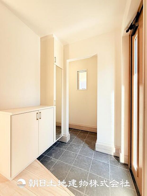 【玄関】SIC付きの広々玄関です♪