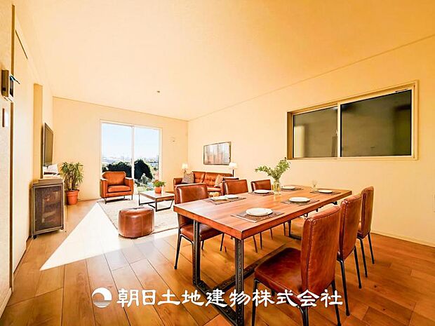 【LDK (約18帖)】※画像は実際の室内写真をもとに、家具・調度品の配置例をCG合成したもので、実際とは多少異なります。また、家具等は販売価格に含まれません。