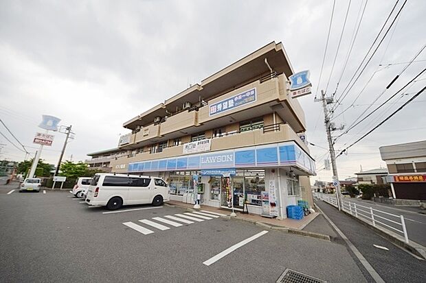 【ローソン　綾瀬上土棚南店】　レジの接客はいつも丁寧で安心出来ます。特にオーナーさんは気持ちが良いですね。