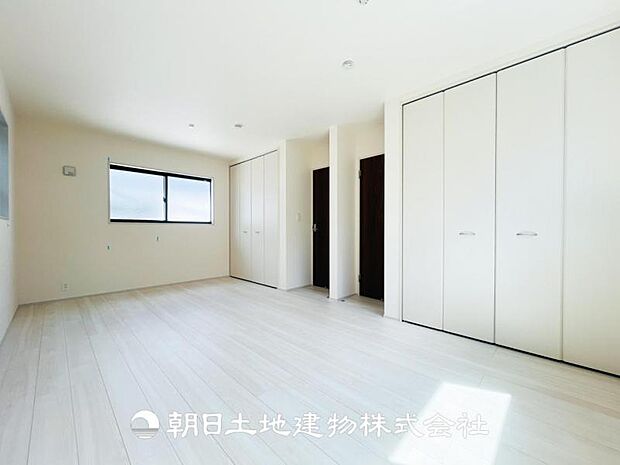 【洋室 (約10.68帖)】