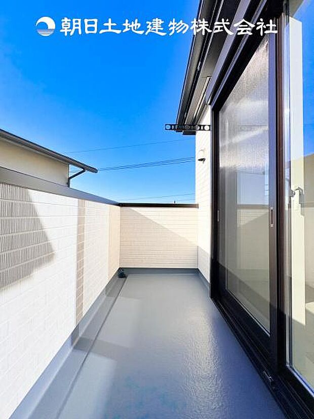 【バルコニー】陽当たり良好なバルコニーです♪