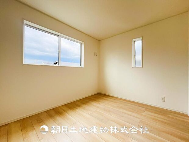 【洋室 (約5.75帖)】