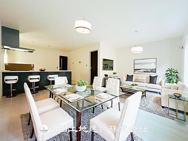 【LDK (約18.5帖)】※画像は実際の室内写真をもとに、家具・調度品の配置例をCG合成したもので、実際とは多少異なります。また、家具等は販売価格に含まれません。