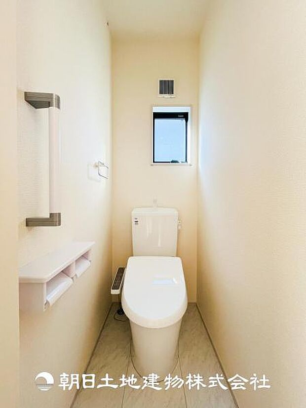 【ウォシュレット付きトイレ】最近では当たり前になってきたウォシュレット付きトイレになります！デリケートな方でも安心してお使いいただけます！