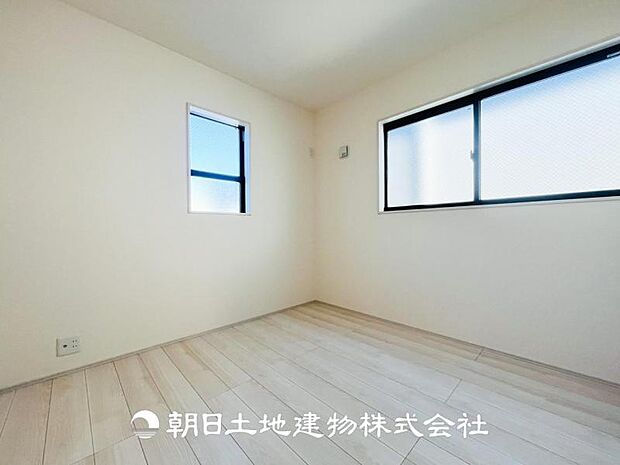【洋室 (約5帖)】子供部屋にピッタリです♪