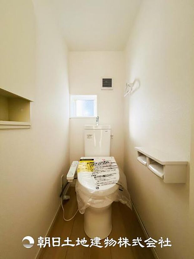 【ウォシュレット付きトイレ】最近では当たり前になってきたウォシュレット付きトイレになります！デリケートな方でも安心してお使いいただけます！