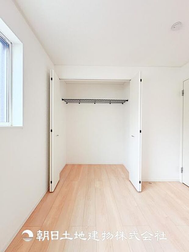 【クローゼット (ストレージルーム 約6帖)】