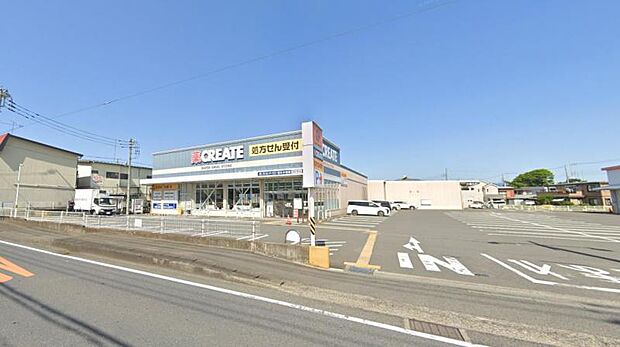 【クリエイトＳＤ　寒川小谷店】　駐車場が広いので利用しやすいです。日用品や食料品などあるので便利です。