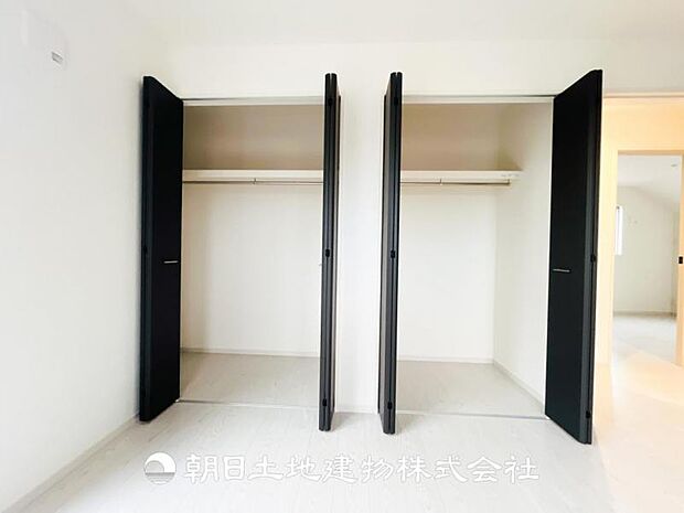 【クローゼット (寝室 約20.75帖)】