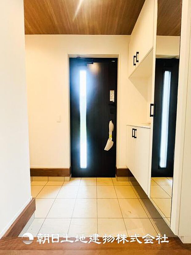 【玄関】SIC付きの広々玄関です♪