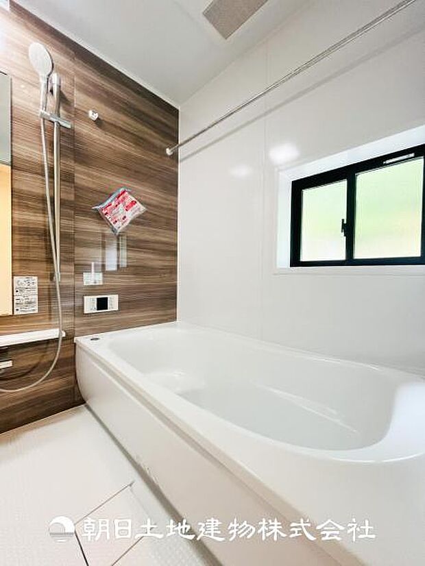 【ユニットバス】1坪のタイプの浴槽はご家族でもお一人でもくつろげる広さとなっており浴室乾燥機は花粉や梅雨時期に大活躍です!