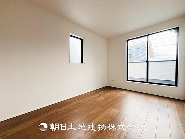 【洋室 (約6.75帖)】バルコニーに面した明るいお部屋です♪