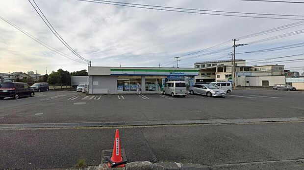 【ファミリーマート　愛川角田店】